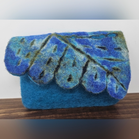 Handmade Felt Wool Coin Purse Zip Closure With Leaf Flap Teal NWOT - Picture 1 of 14